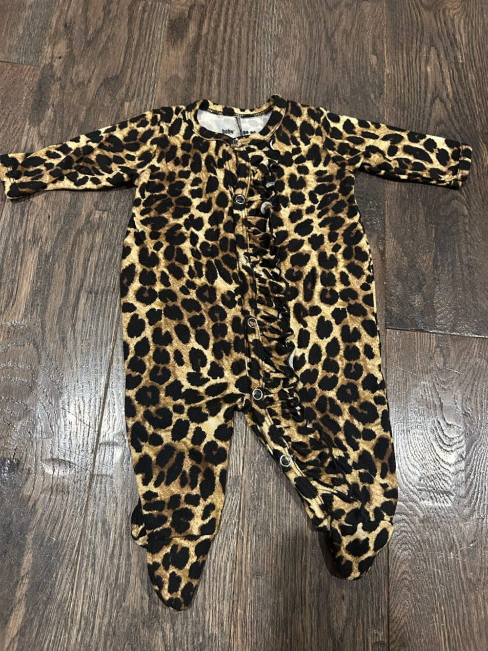 Bebé a go-go - Baby One-Piece Leopard Print Footed Sleeper 0-3 months
